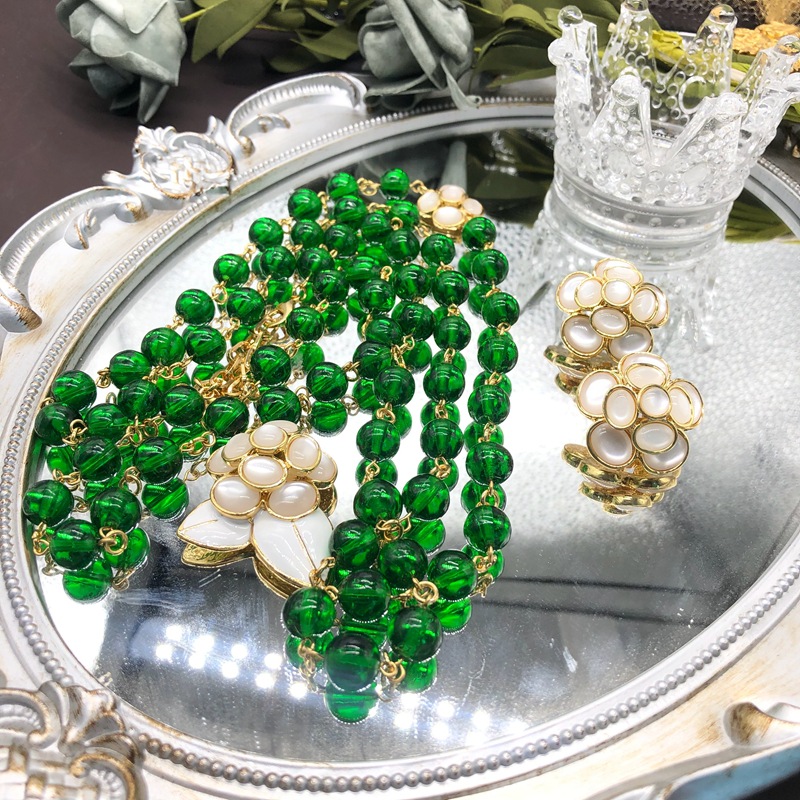 Vintage Spring and Summer Fresh Glass Beaded Woolen Chain White Enamel Glaze Flower Necklace Earrings Ear Clip Set for Women