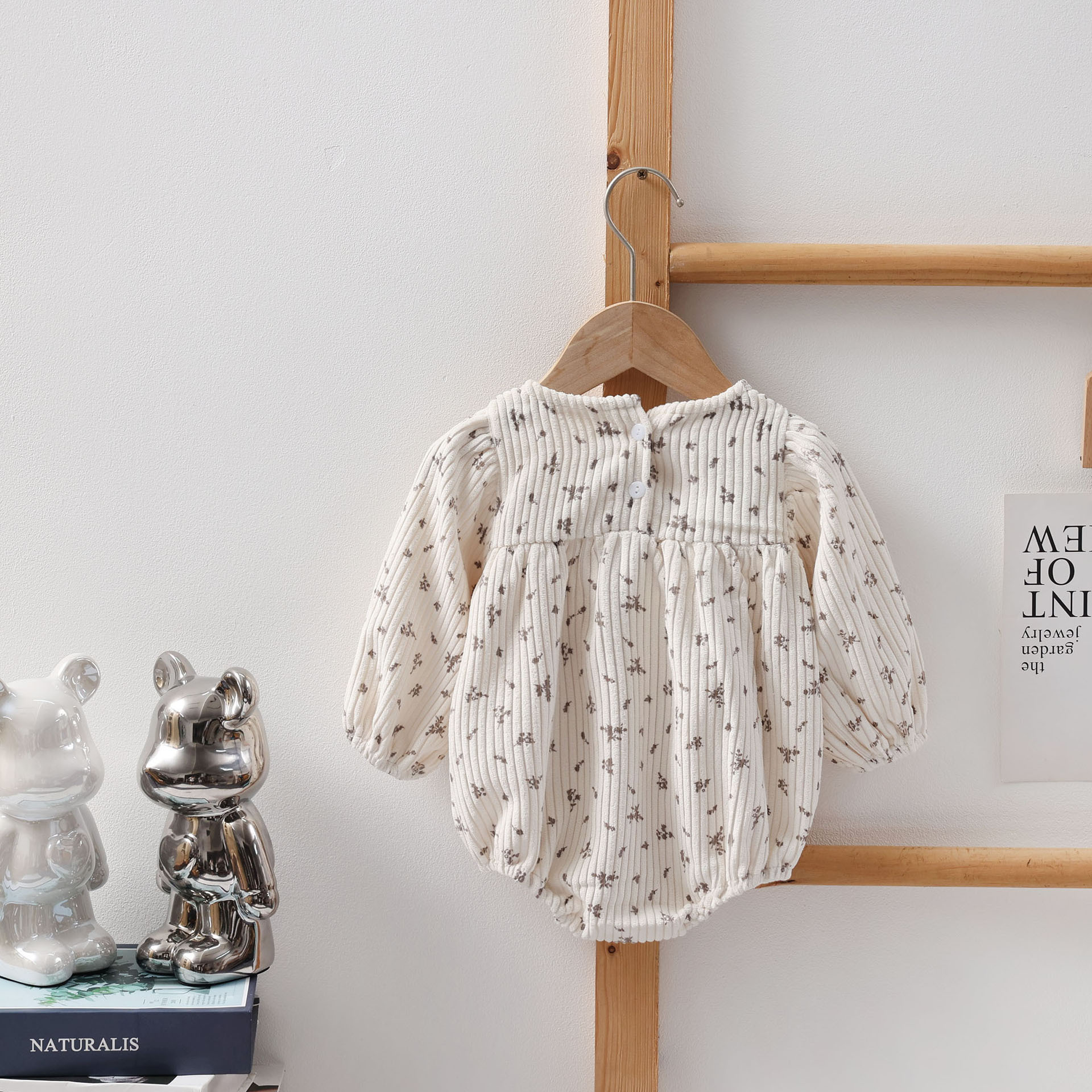 Picture of 2023 Spring and Autumn Baby Girl Corduroy Bubble Small Floral Long-Sleeved Triangle Climbing Suit Baby Girl's Pure Cotton Jumpsuit
