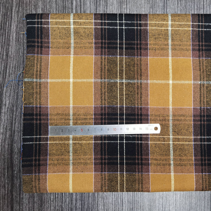 Picture of in stock brushed plaid fabric spring and summer women's shirt cloth 21 polyester cotton woven flannel plaid lining