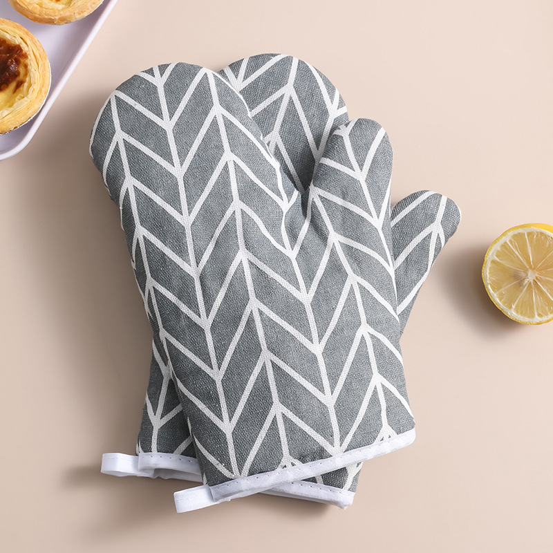 Picture of Kitchen Microwave Oven Heat Insulating Gloves Thickened Plaid Anti-scalding Anti-heat Gloves High Temperature Baking Cotton and Linen Oven Gloves