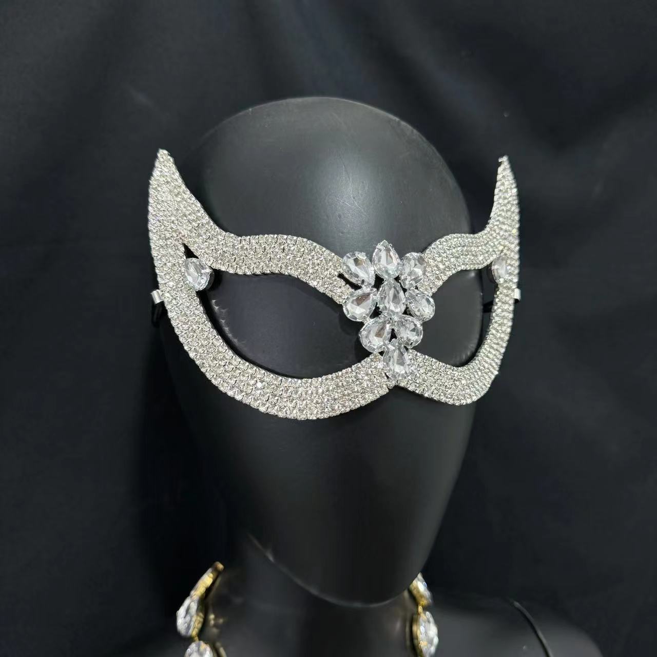 Fashion ladies hot shiny rhinestone mask European and American personality simple Halloween full diamond eye accessories