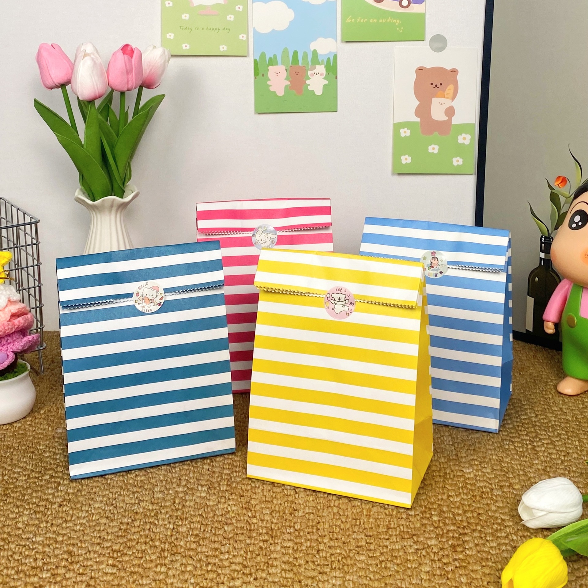New striped kraft paper bag cute gift gift bag high color value cute gift creative simple packaging wholesale