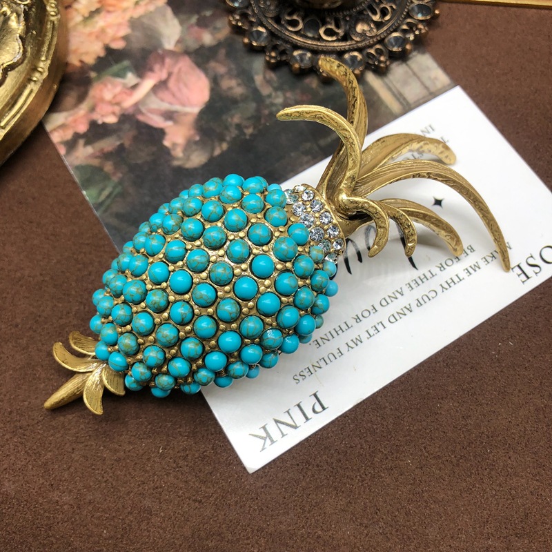 Middle Ancient Retro Style Classic Turquoise Brooch Pineapple Style Rhinestone Inlay Old Gold Elegant All-match Pin