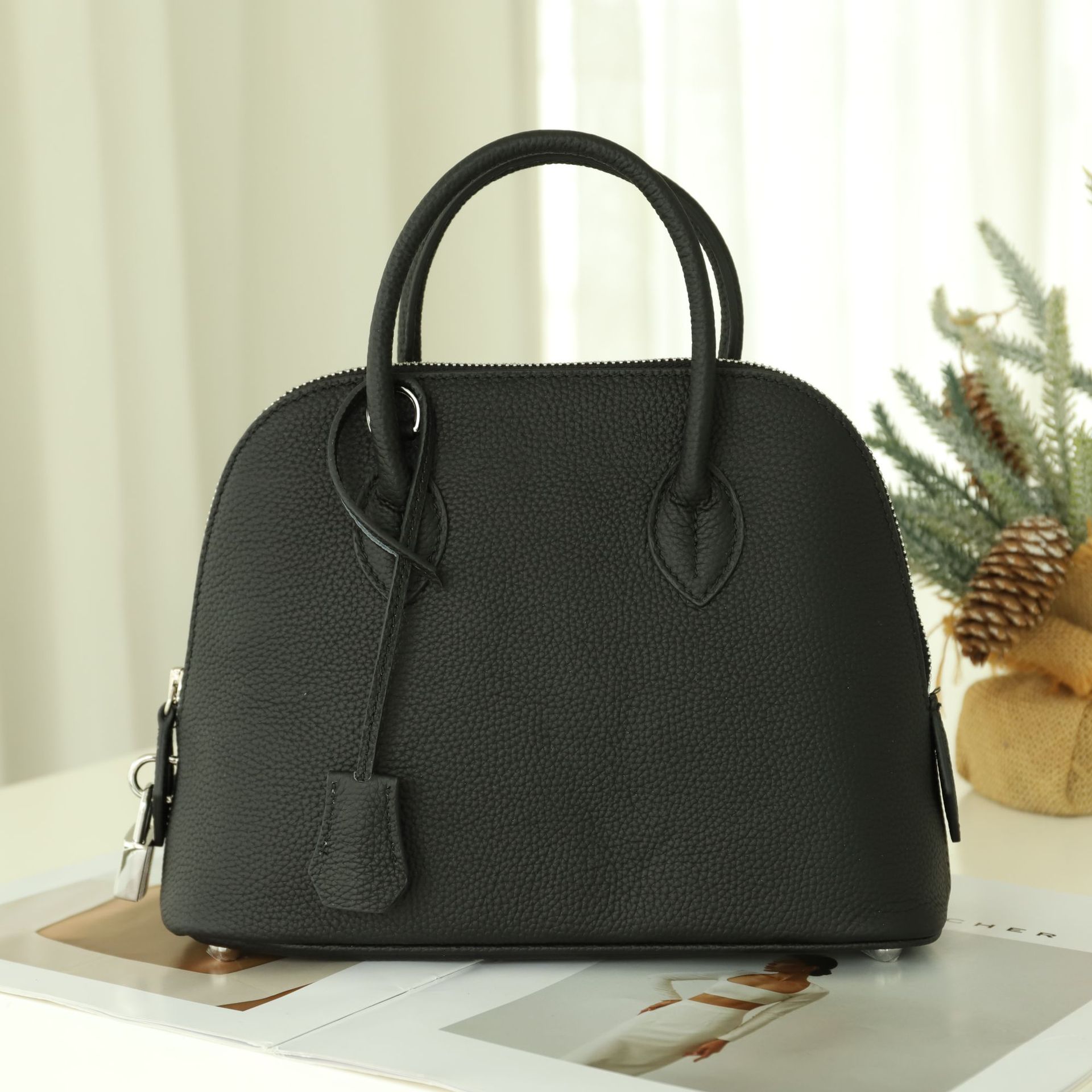 Top layer cowhide classic bowling bag 2025 new simple all-match niche shell bag portable messenger bag wholesale