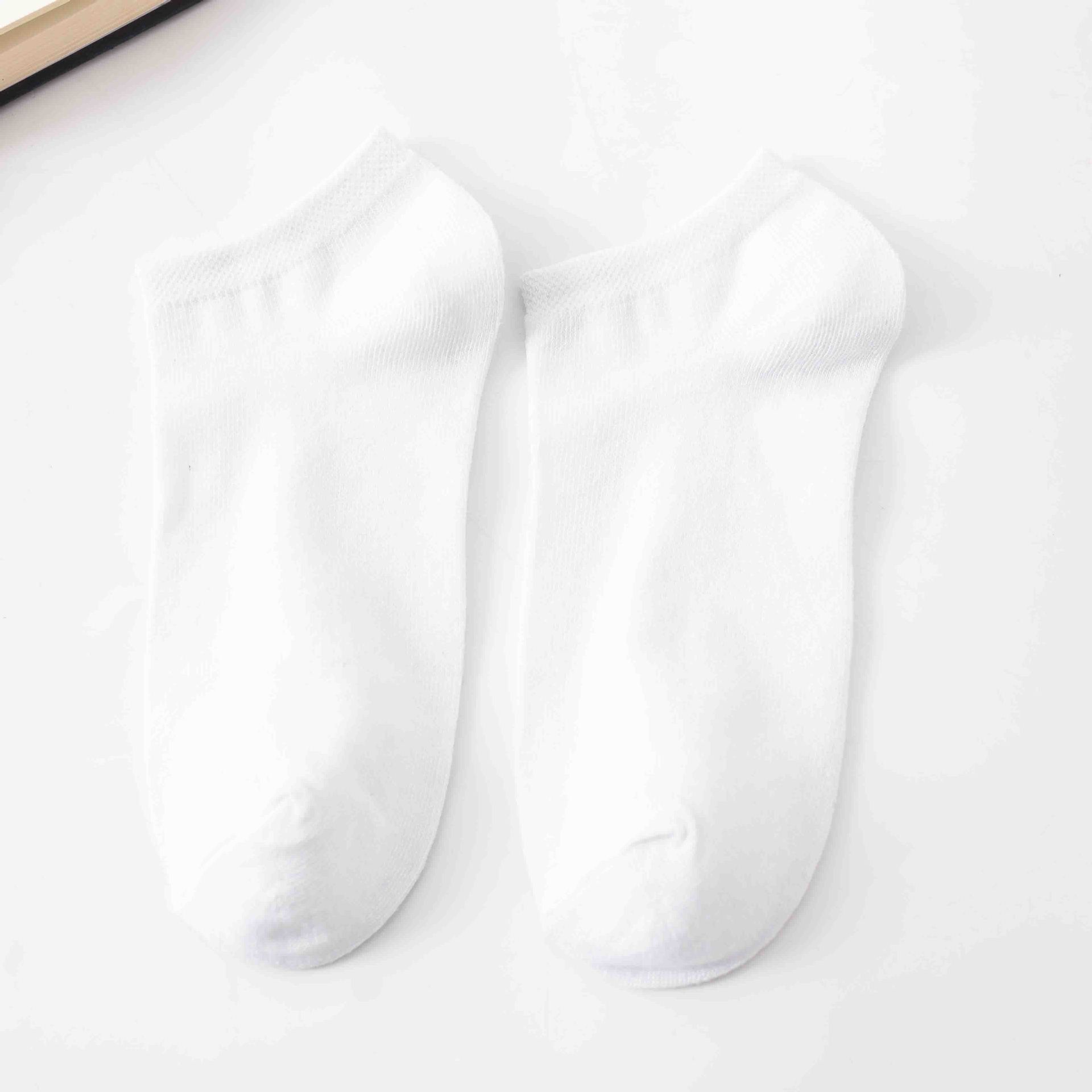 Picture of Disposable Socks in Solid Colors Black, White, and Gray, Men's Low-Cost Bulk Purchase Short Ankle Socks, Shallow Invisible Socks, Versatile