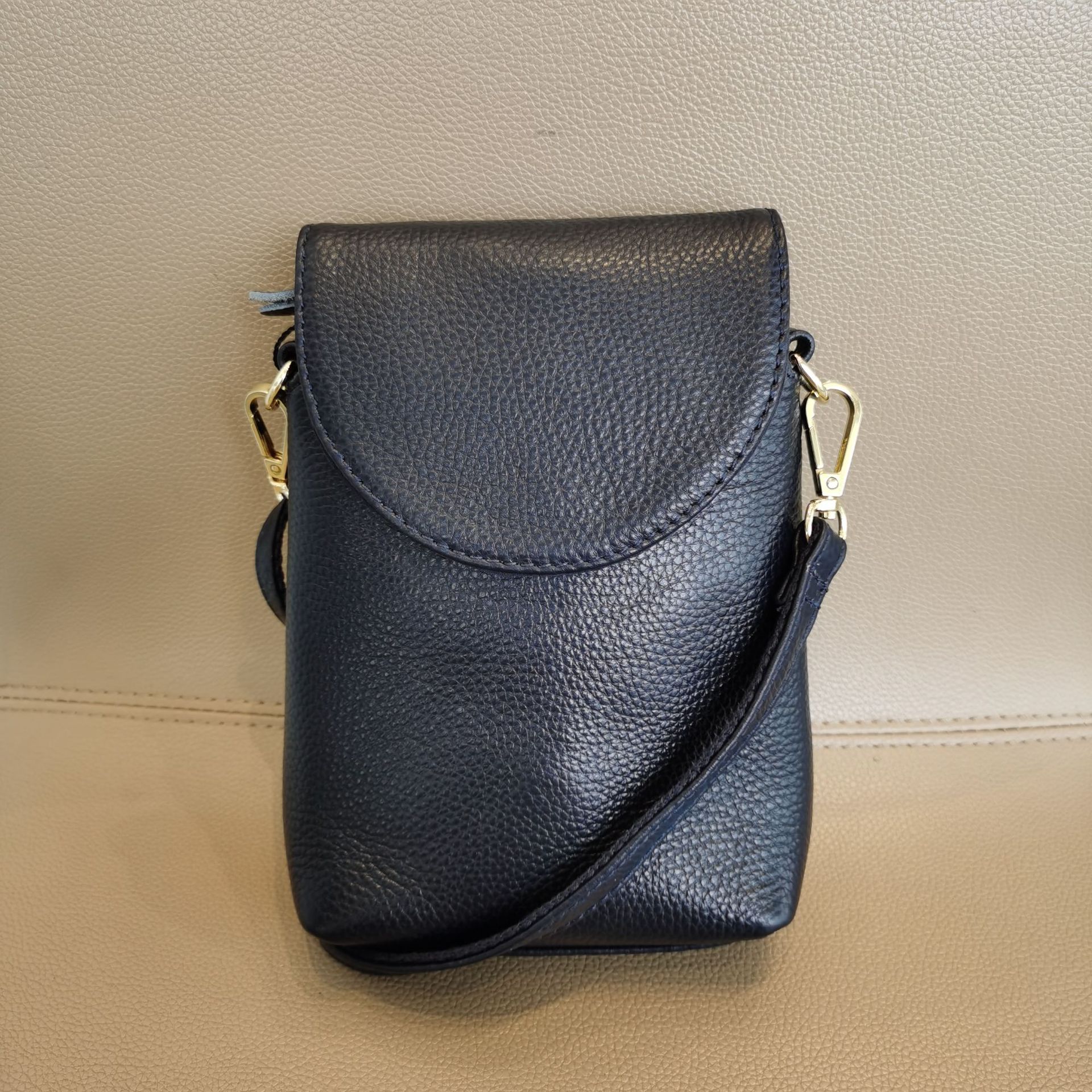 Picture of Top Layer Cowhide Mobile Phone Bag Mini Small Bag Women's Bag 2025 New All-match Genuine Leather Women's Coin Purse Crossbody Bag