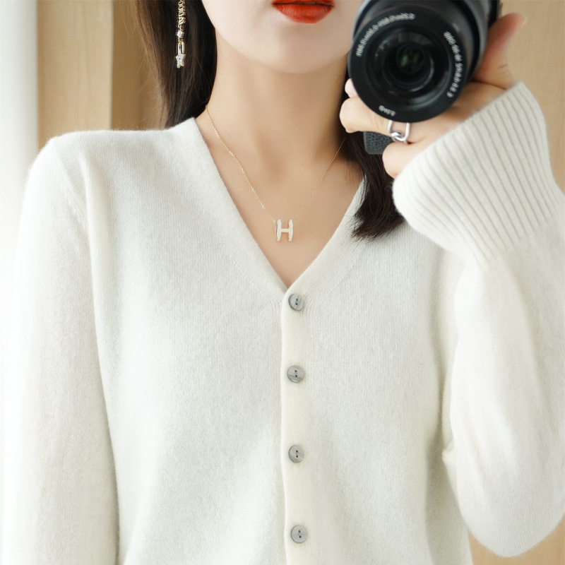 Picture of Cardigan Coat Women's Knitted Base Shirt V-Neck Long Sleeve Spring and Autumn 2025 New Style Outer Sweater Women's Korean Style