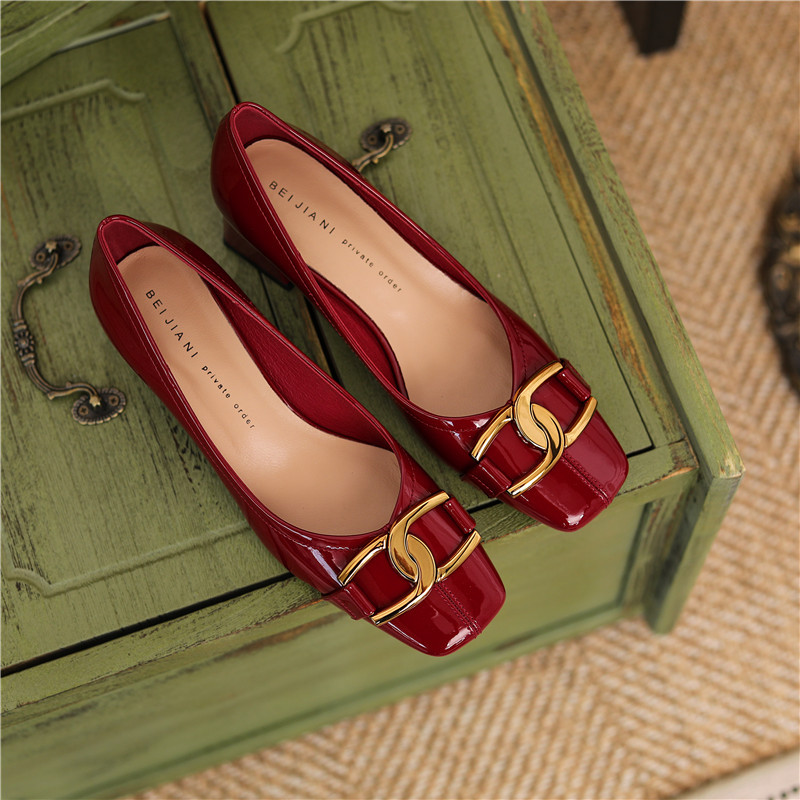 Picture of 332-8 Sheepskin Square Heel Shoes Women's Thick Heel French Retro Two-Wear Sneaker Shoes Patent Leather Metal Autumn