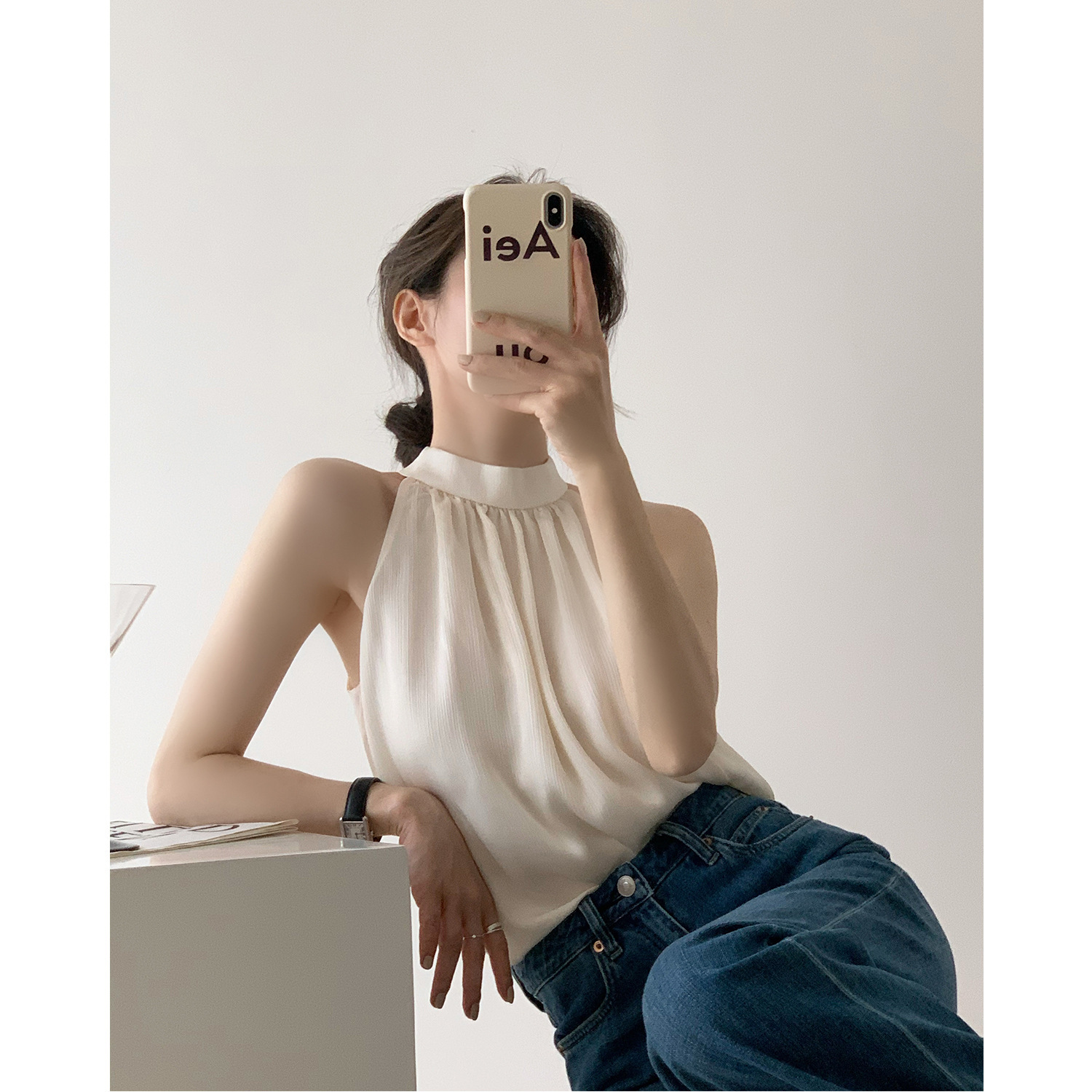Hong Kong style halter top women's camisole sleeveless vest design sense niche outdoor wear beauty shoulder elegant French summer style