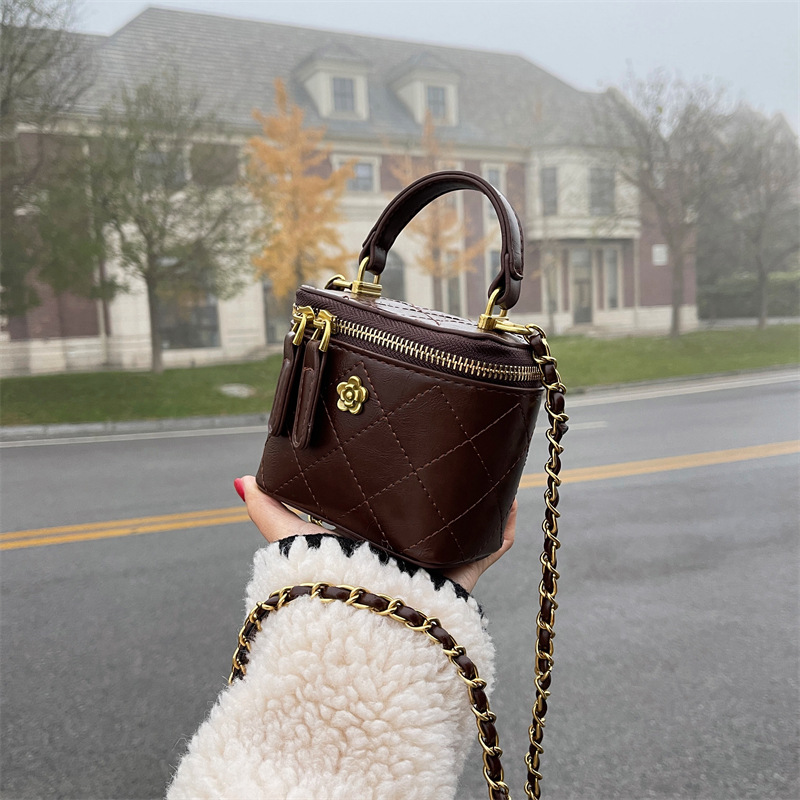 Picture of Niche Design Mini Handbag Women's 2023 New Trendy Diamond Plaid Chain Box Bag All-match Shoulder Crossbody Bag