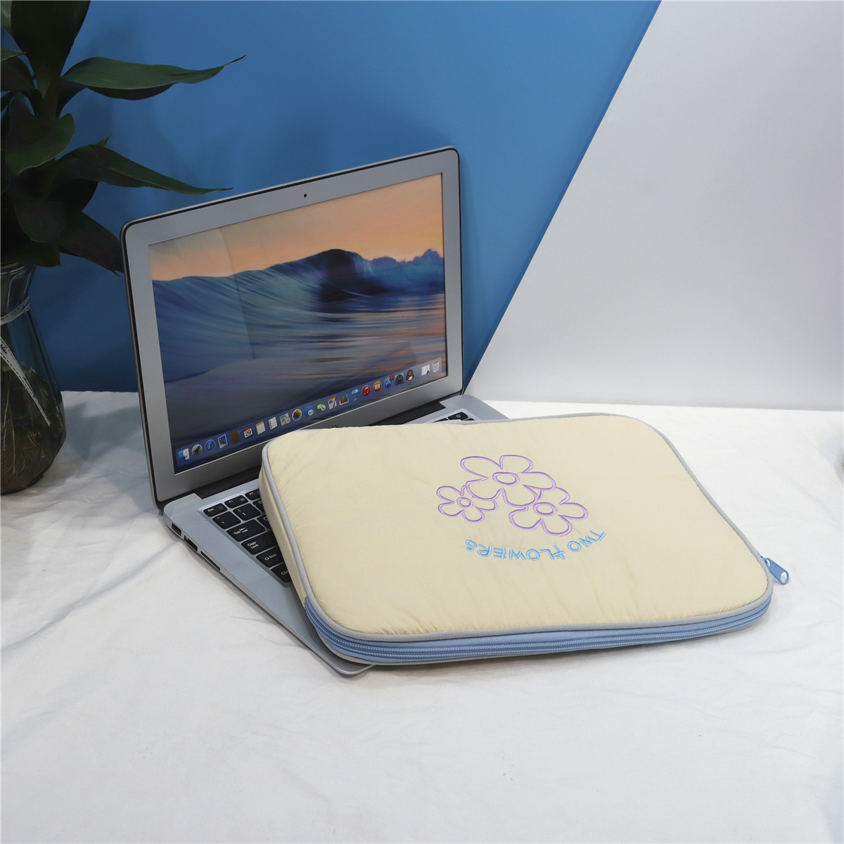 Picture of Space Cotton Embroidered Computer Bag 14inch Women's Inner Bag 16inch Bubble Wrap Cotton Polyester Soft Notebook Breathable and Shock-Resistant