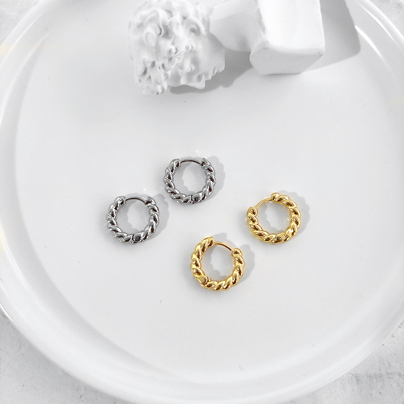 Picture of European and American Design Retro Twist Twist Earrings Female Internet Celebrity Fashion Simple Small Earrings Ear Buckles Exquisite