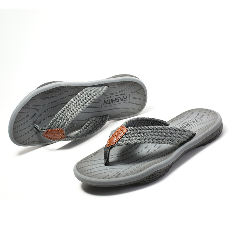 Picture of 2025 Cross-border New Style Neutral Soft Sole Flip Flops Fashion Outer Wear Men's Flip Flops Casual Beach Shoes Women