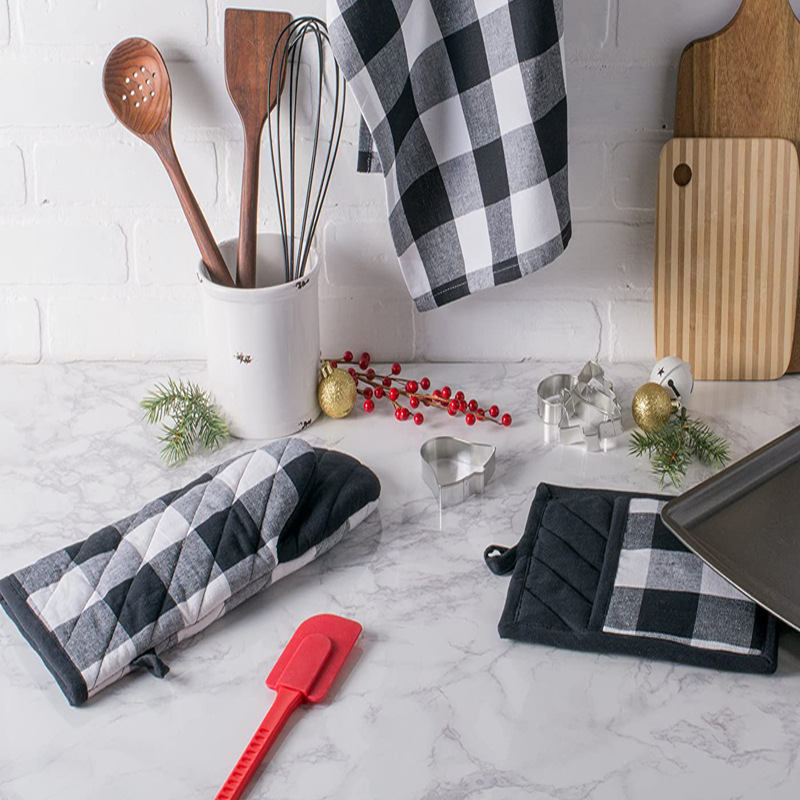 Picture of Amazon Household Oven Microwave Oven Anti-scald Gloves High Temperature Cotton Plaid Thickened Kitchen Baking Heat Insulation Pad