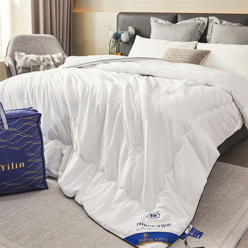Picture of Hilton Hotel Silk Quilt Imitation Mulberry Silk Warm Quilt Core Spring and Autumn Thickened Winter Quilt Group Buying Gift Quilt Wholesale