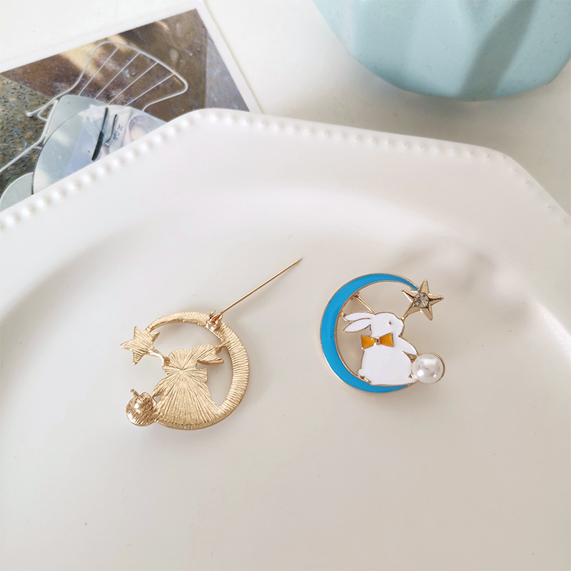 Picture of Japanese and Korean Style ins Pearl Moon Cartoon Bunny Brooch Sweet Cute All-match Metallic Decorative H3901