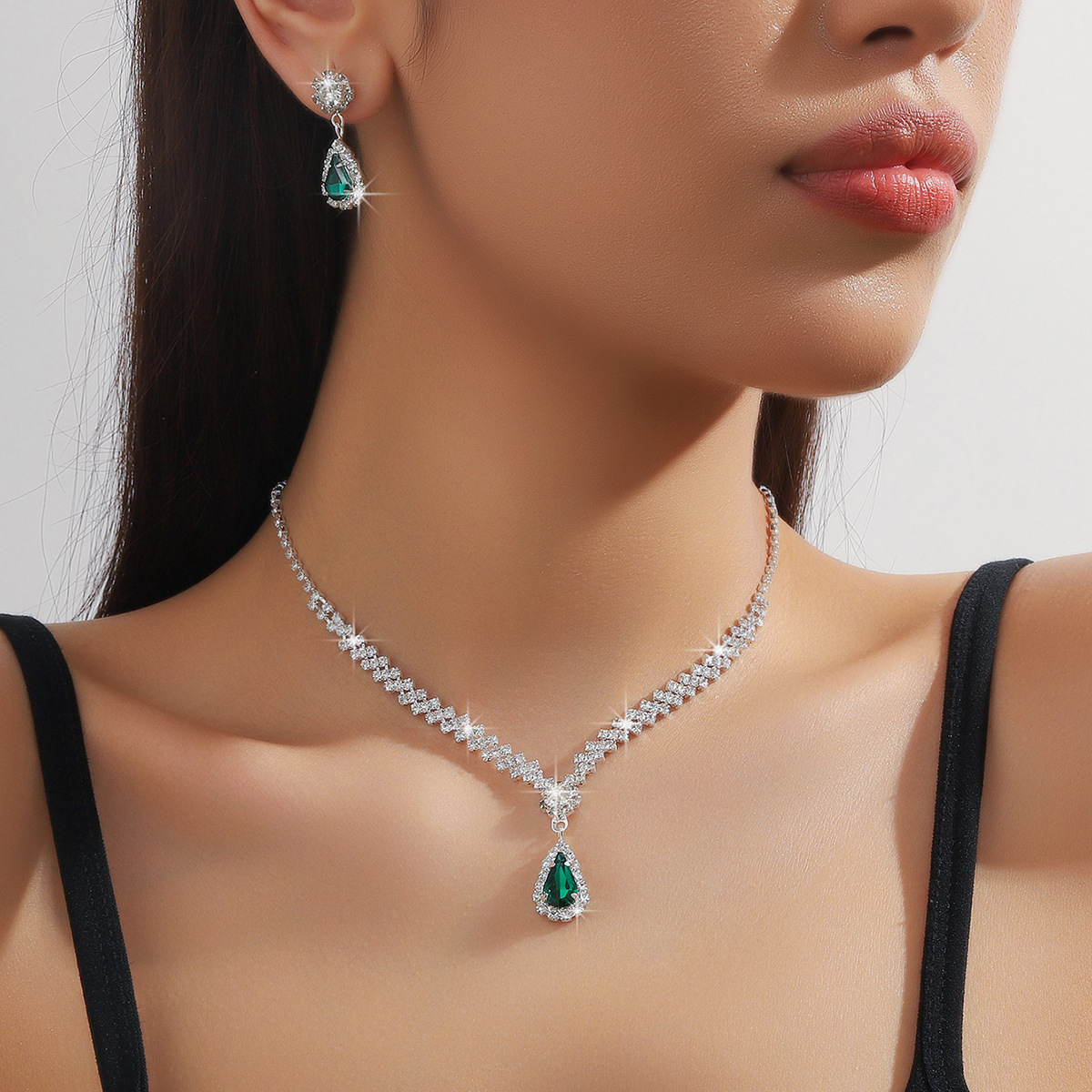 Picture of Wedding Accessories suit Women Earrings Necklace Bracelet Three-piece Bridal Jewelry suit Luxury High-end Accessories