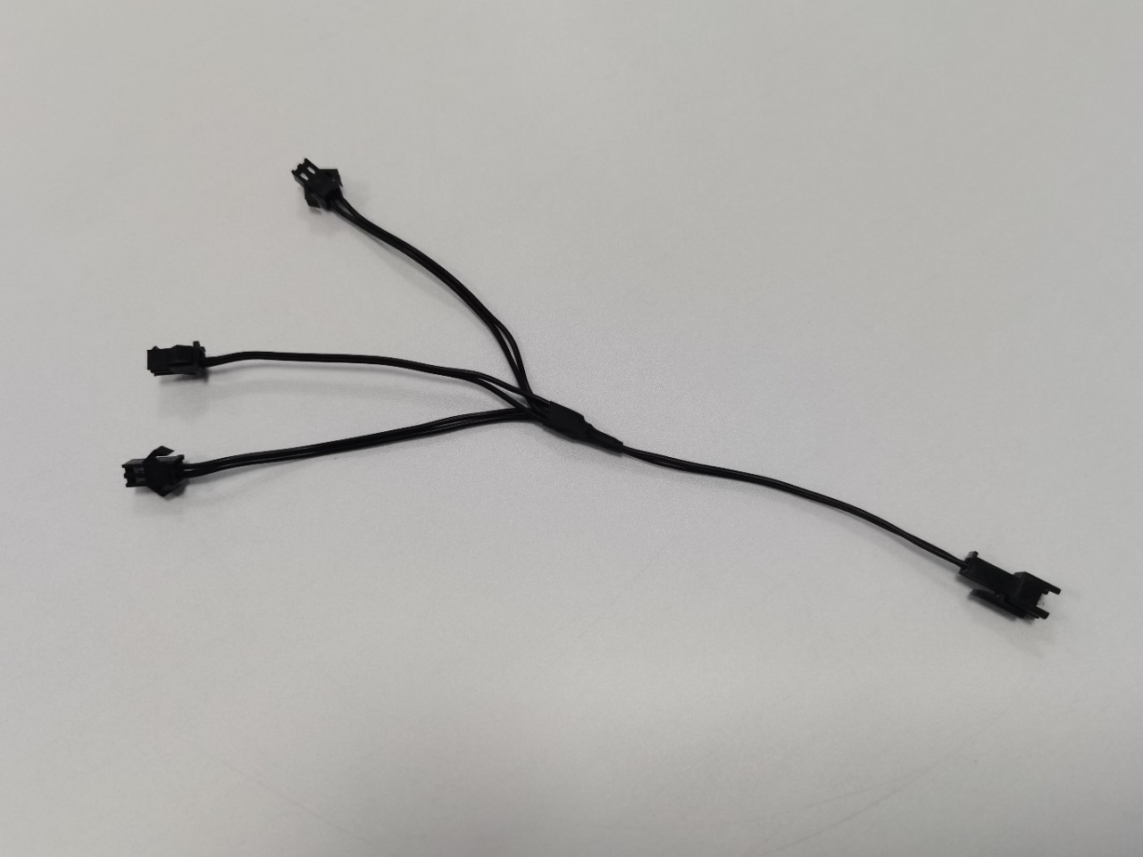 Picture of Cold Light Branch Cable Splitter Cable 1-to-2/3/4/5/6 Connection Cable Smt Terminal Extension Cable Environmentally Friendly Material