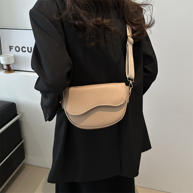 Picture of Textured small bag women's simple shoulder bag 2024 spring new popular messenger bag fashion underarm saddle bag