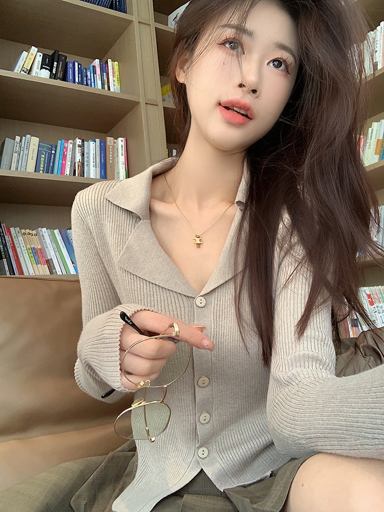 Picture of Retro Long-Sleeved Niche Knitted Cardigan Jacket for Women 2025 Autum New Slim Slimming Look Short Bottoming Shirt Top