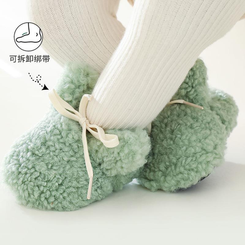 Baby shoes, baby cotton shoes, newborn shoes, soft soles do not fall off, 0-6-12 shoes and socks are warm, go out to walk shoes, autumn and winter