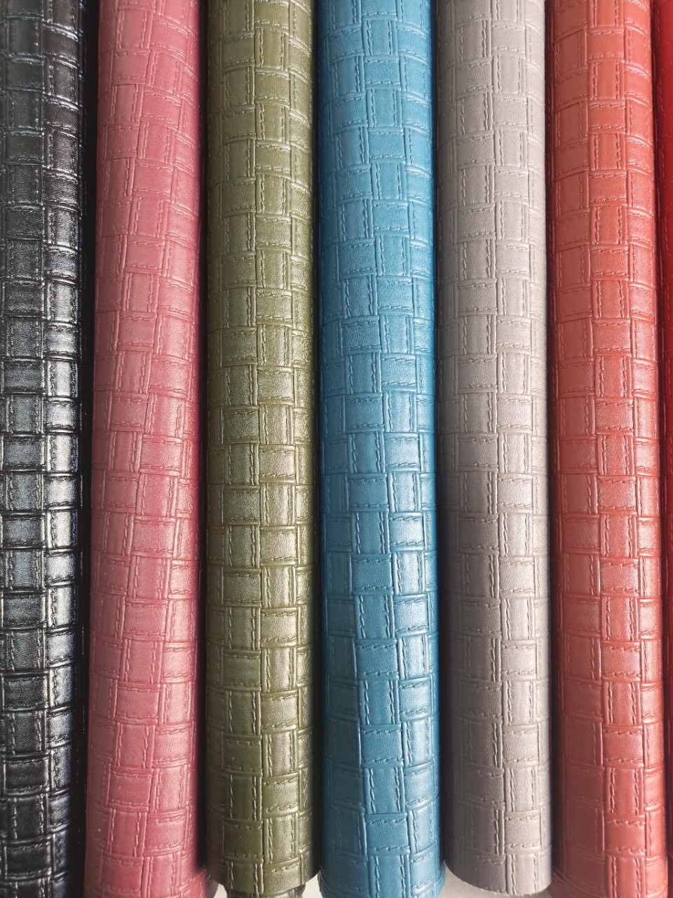 Factory Hot Sale 1.1 Thick Brushed Bottom New Large Woven Plaid Pattern Full Luggage Handbag Sofa Seat Discount
