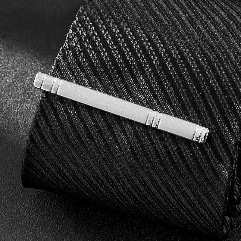 Picture of Metal tie clip men's suit chain 140 simple flower type business atmosphere with drill tie clip