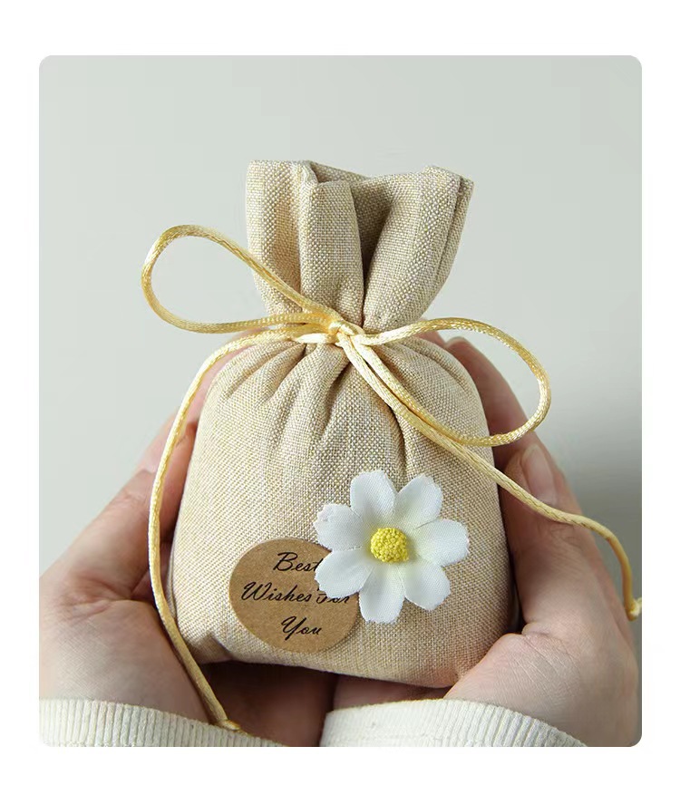 Picture of Gardenia sachet osmanthus sachet strong deodorization car sachet lasting fragrance wardrobe floating sachet paper bag wholesale