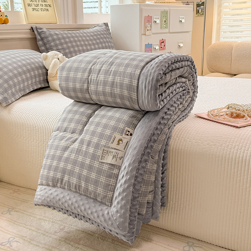 Picture of Class A cotton pea quilt household skin-friendly single double spring and autumn quilt thickened warm winter quilt thin air conditioning quilt wholesale