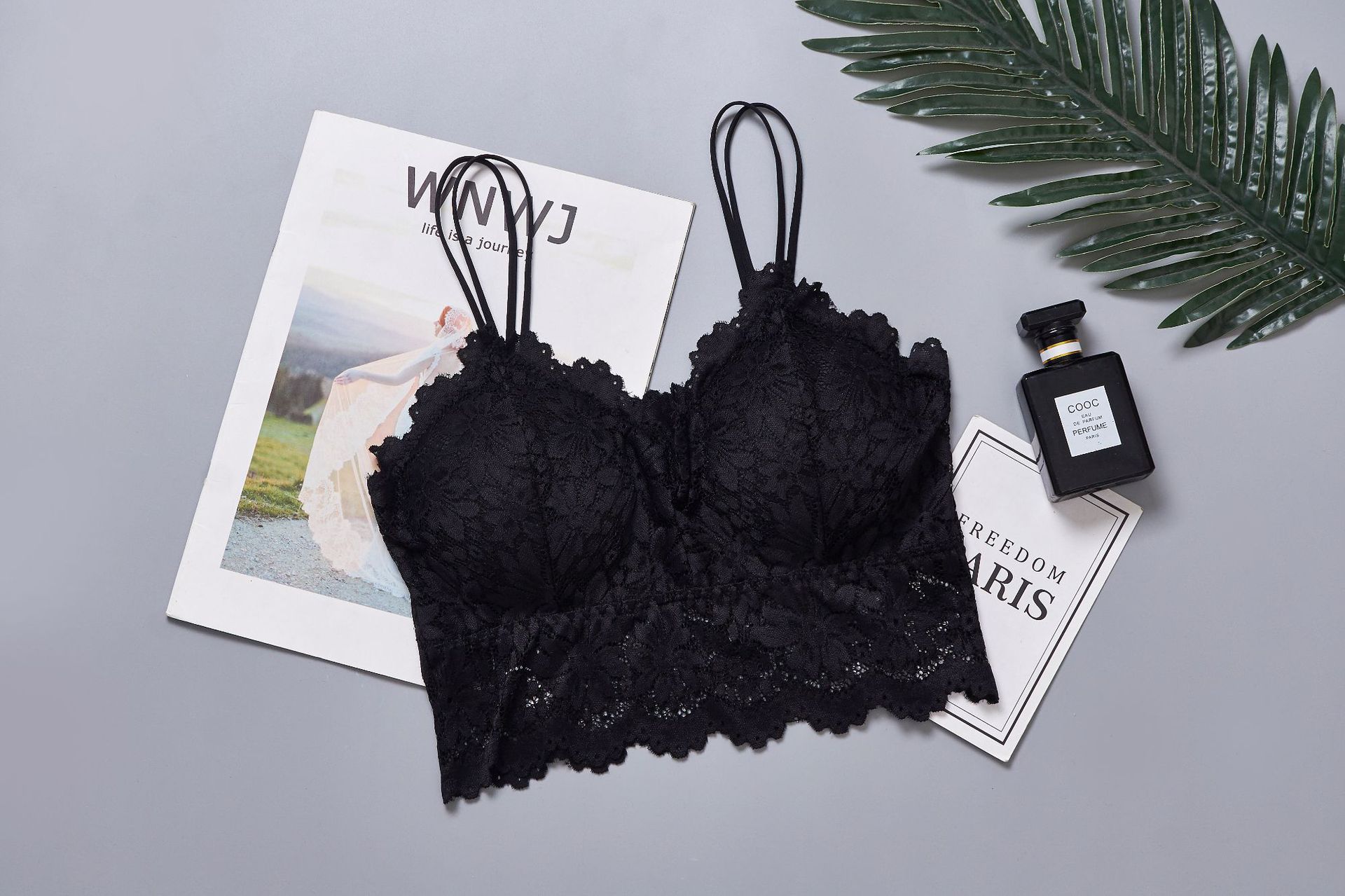 Picture of Cross-Border Large Size Lace Suspender Tube Top for Women with Breast Pads and Spaghetti Straps, Beautiful Back Intimates, Chest-Wrapped Top That Can Be Worn Outside