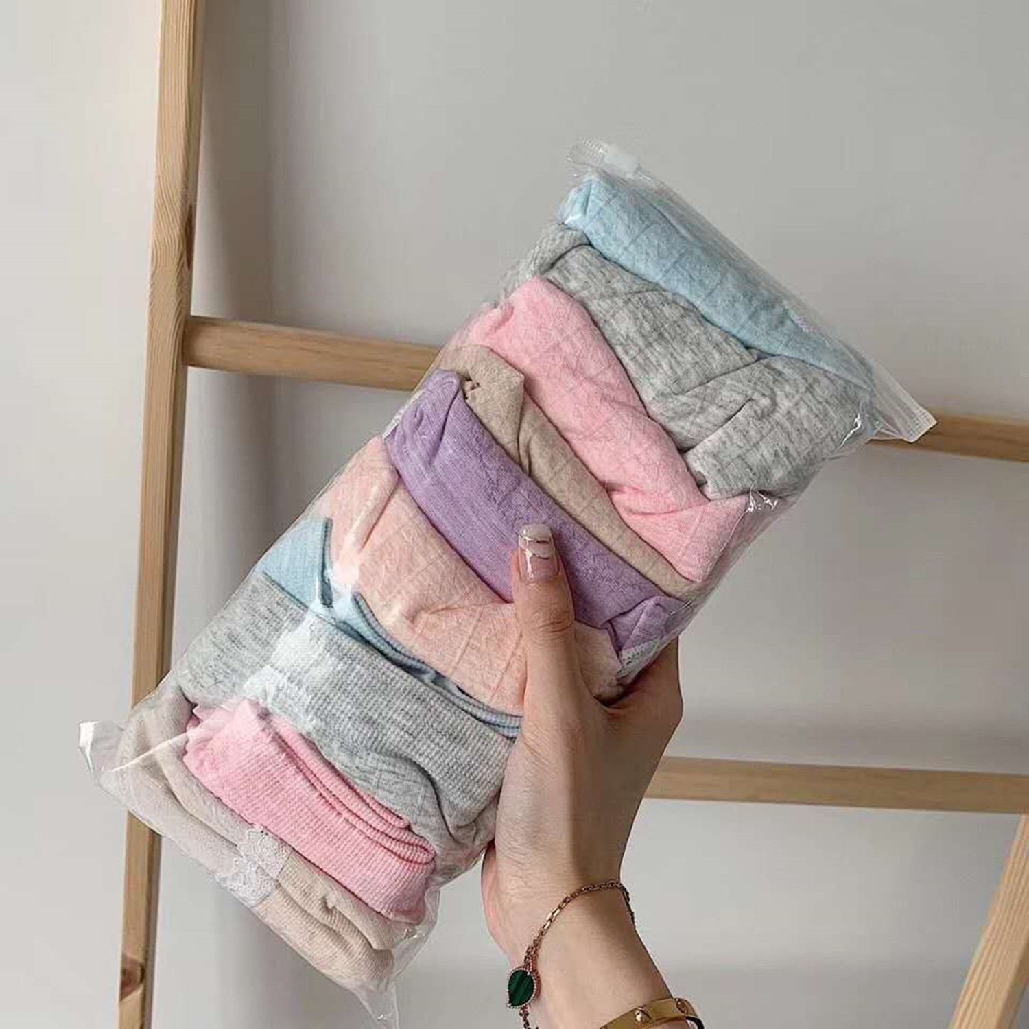 Colorful Cotton Girls' Underwear Women's Spring Comfortable Butt Lifting Pants Mid-Waist Seamless Breathable Lace Edge Women's Briefs Wholesale