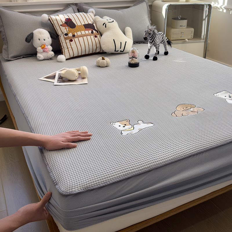 Picture of Summer 100% Polyester Ice Bean Mat Three-Piece Set Ice Silk Mat Fitted Sheet Air-Conditioned Soft Mat Type a Maternal and Infant Grade