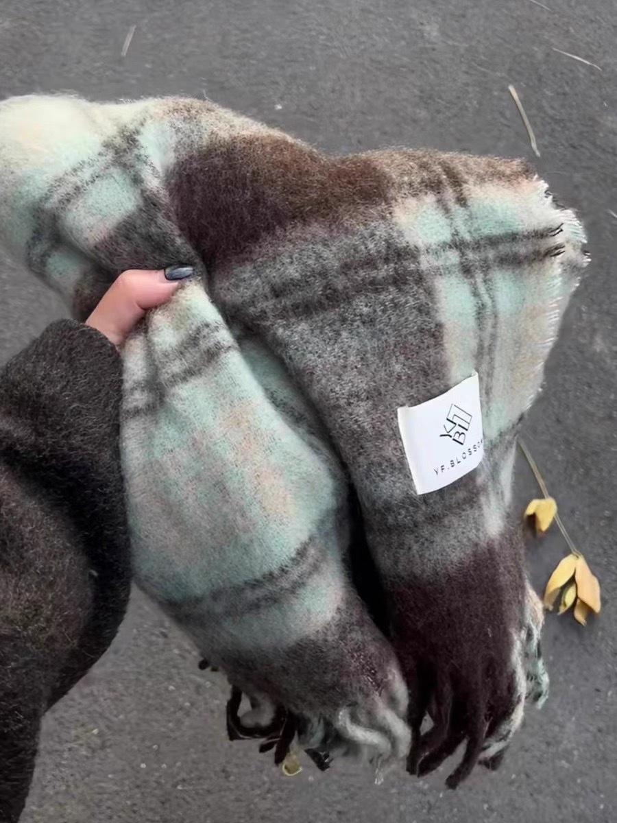 Picture of Maillard new striped scarf women's autumn and winter thickened warm neck snood student versatile solid color scarf manufacturer cross-border