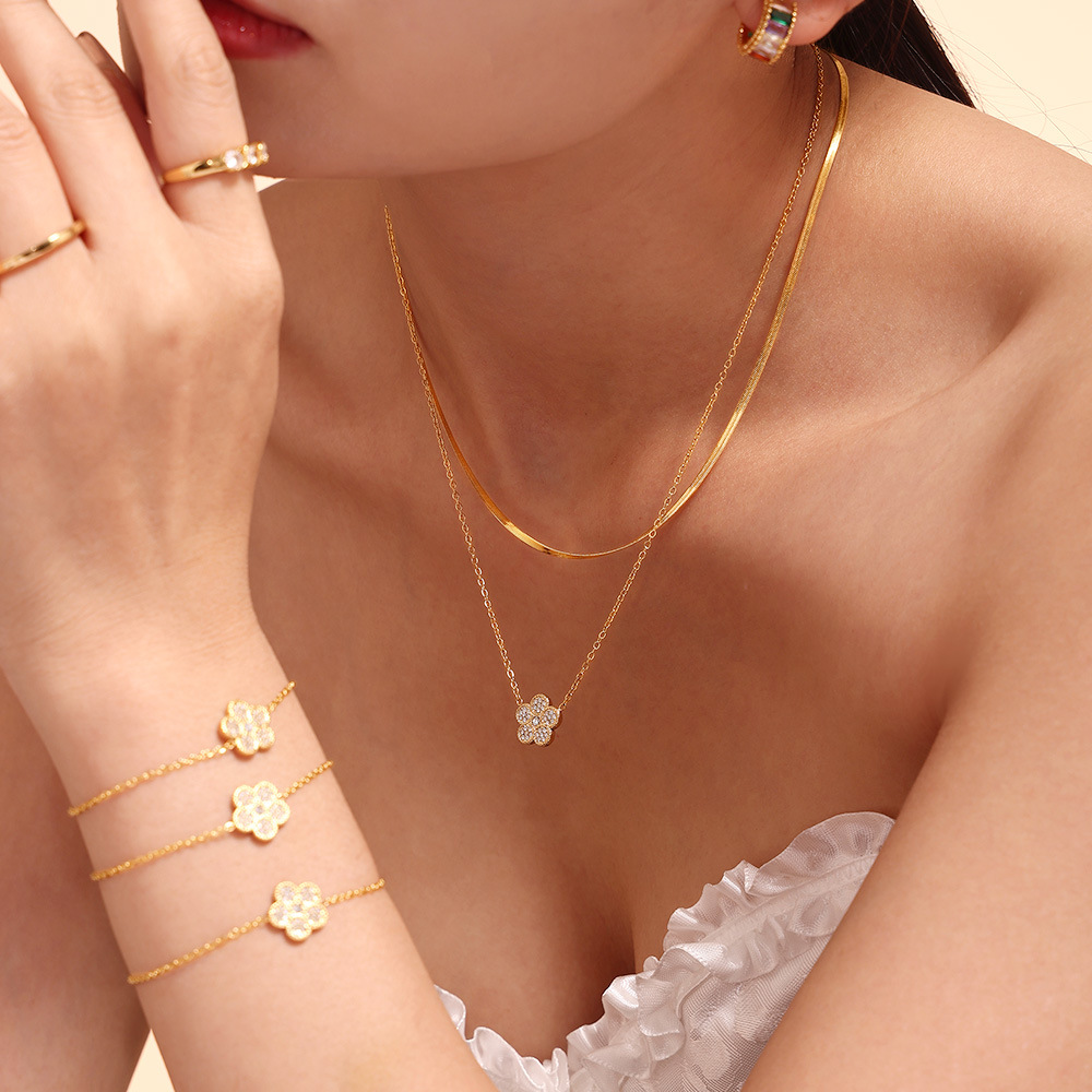 European and American temperament five-leaf flower inlaid zircon bracelet double-layer clavicle necklace titanium steel PVD vacuum plating color retention suit