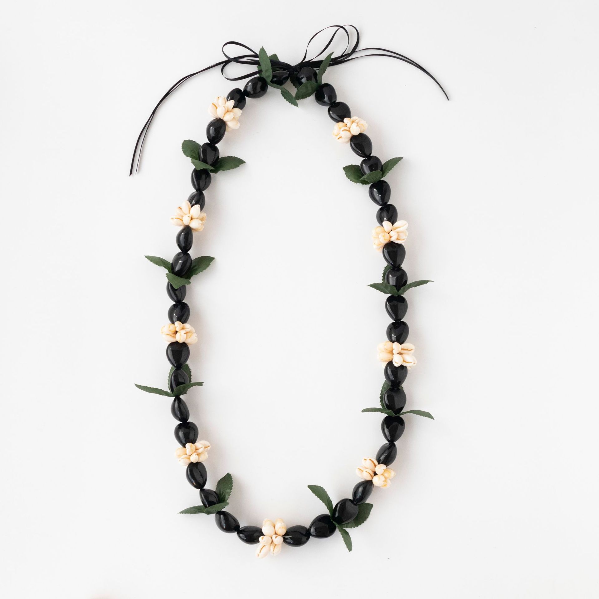 Cross-border Amazon New Acrylic Hawaiian Imitation Nut Woven Shell Leaf Necklace Graduation Ribbon Wreath