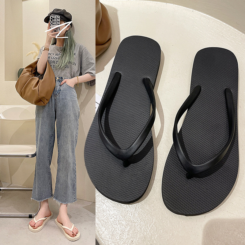 Flip-flops women's 2024 new ins trendy summer outerwear fashion clip-on beach flat slippers non-slip black wholesale