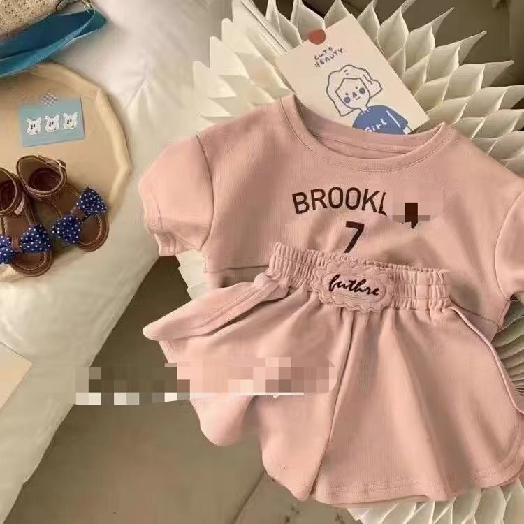 Picture of Girls Summer Suit 2025 New Korean Style Foreign Style Kidsren's Internet Celebrity Baby Short-Sleeved Shorts Two-Piece Set Trendy Kidsren's Clothing