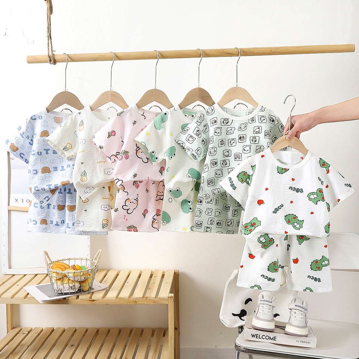 Summer new boys short sleeve shorts loose foreign style two-piece girls short sleeve suit manufacturers wholesale home clothes
