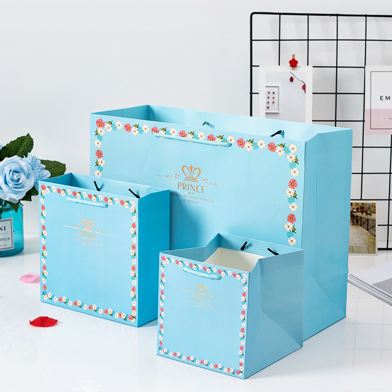 Factory wholesale 520 Valentine's Day gift bag widened bottom baking packaging clothing bag Prince Princess gilded portable