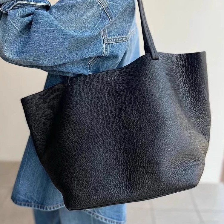 Picture of 2024 New Bag Large Bag Therow Bag Large Capacity Bucket Bag Commuter Mummy Bag Shoulder Tote Bag