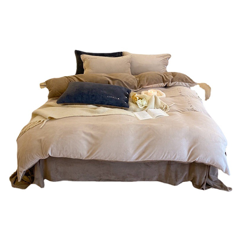 Classic Popular Class a Milk Velvet Four-Piece Set Anti-Static Winter Warm Coral Velvet 3-Piece Bed Bed Sheets and Quilt Cover Wholesale