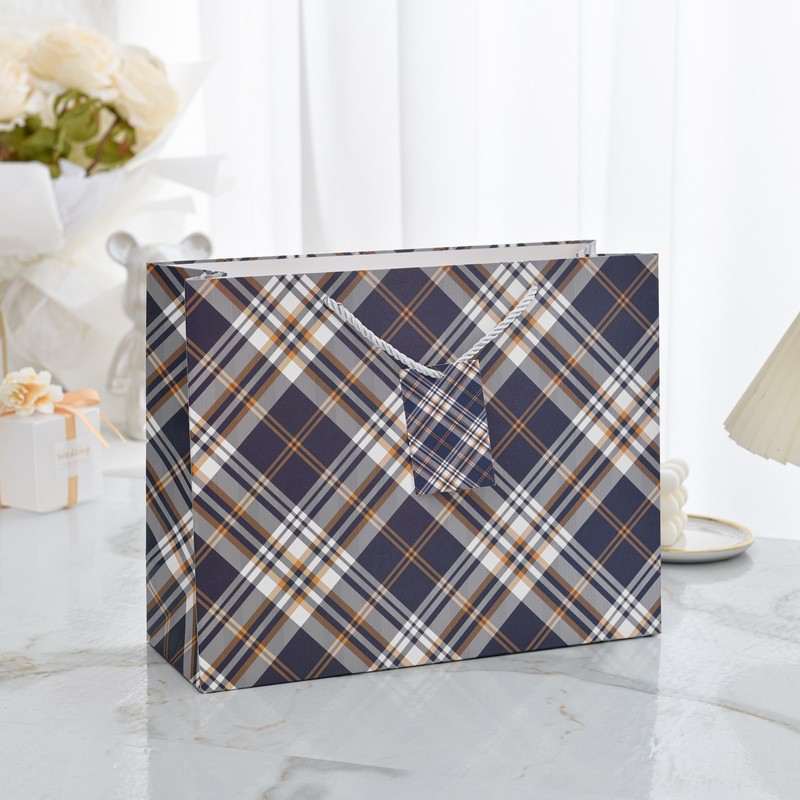 Picture of New horizontal plate thickened gift bag business fashion gift hand-held paper bag stationery jewelry store clothing packaging bag