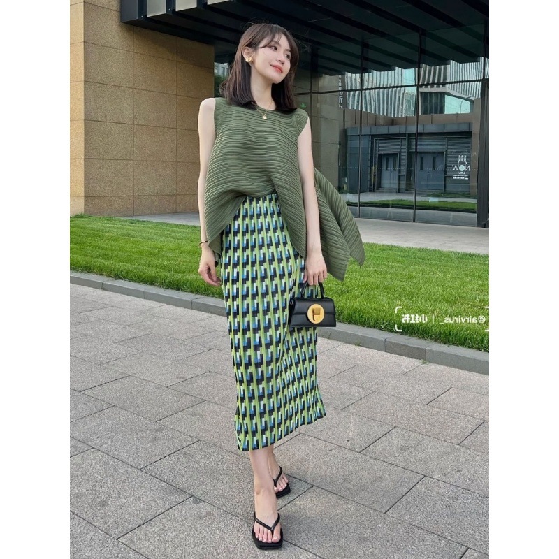 Foreign Trade Miyake Pleated 2024 Elegant Women's Houndstooth suit 3 House Style Sleeveless Top with Split Hip Skirt for Summer
