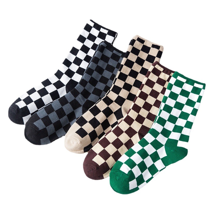 Checkerboard socks women's autumn and winter new mid-tube women's socks cotton breathable personality checkered stockings black and white cotton socks in stock