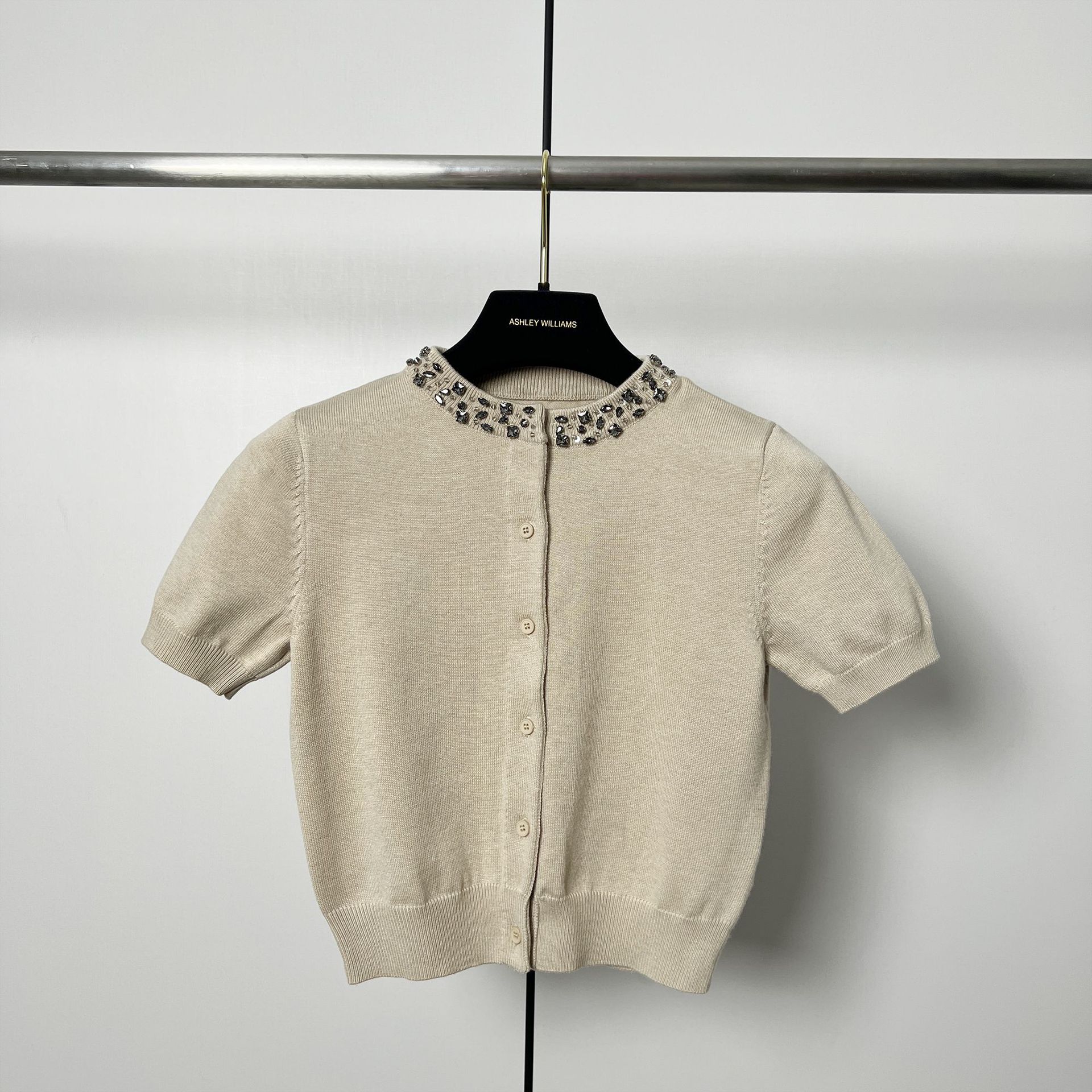 Picture of Spot 2024 Spring and Summer New Short Sleeve Knitted Cardigan Design Sense Rhinestone Crewneck Short Top Women GZ2401