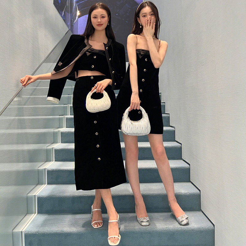 Picture of 2025 Winter Miu Style Black Velvet Suit Slim Fashion Suit Jacket with Skirt Two-Piece Set for Women