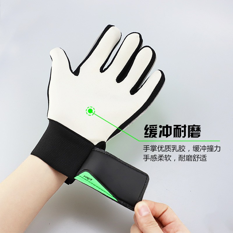 Picture of Cross-border Soccer Goalkeeper Gloves Competition Primary School Students Children Training Professional Finger Guard Anti-slip Soccer Goalkeeper Gloves