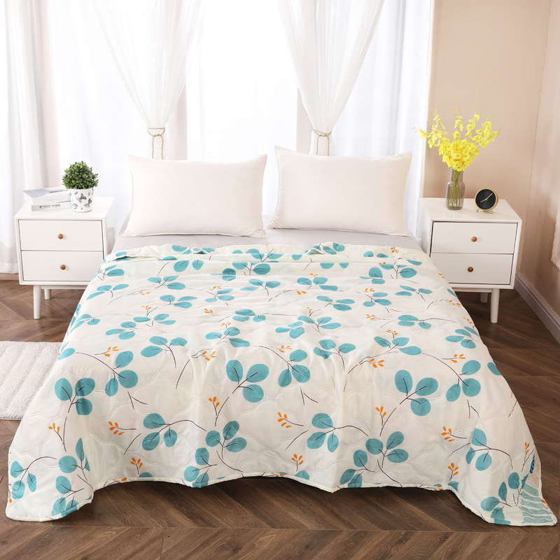 Picture of Summer Company Event Sales Summer Quilt with Gift Box Air Conditioning Quilt Opening Promotion Gift Summer Cool Quilt Core Thin Quilt