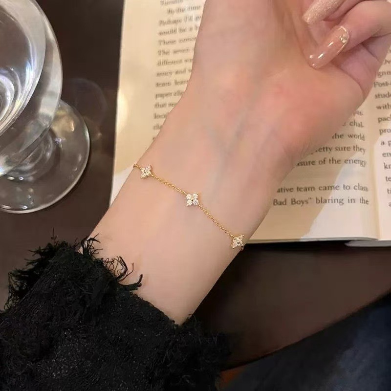 Japanese and Korean-style All-match Full Diamond Bracelet Female Niche Design High-grade Sense Cold Style Bracelet Super Fairy Elegant Gift for Girlfriend