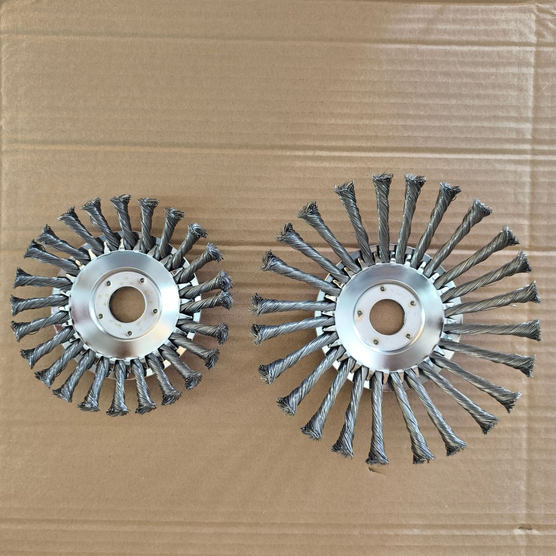 New lawn mower grass cutter head-type steel wire rust removal mower head grass cutter head grass cutter brush cutter accessories